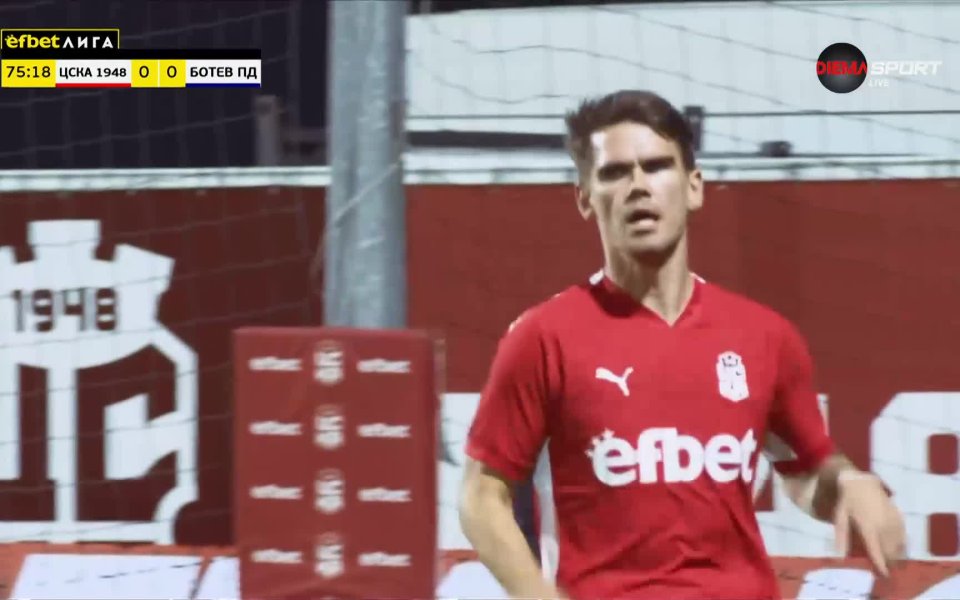 Кяртансон беше изведен сам срещу Кайзер и прати топката във