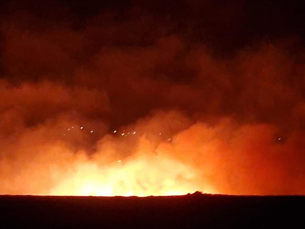 Пожар гори северно от военния полигон Тюлбето в Казанлък, съобщи
