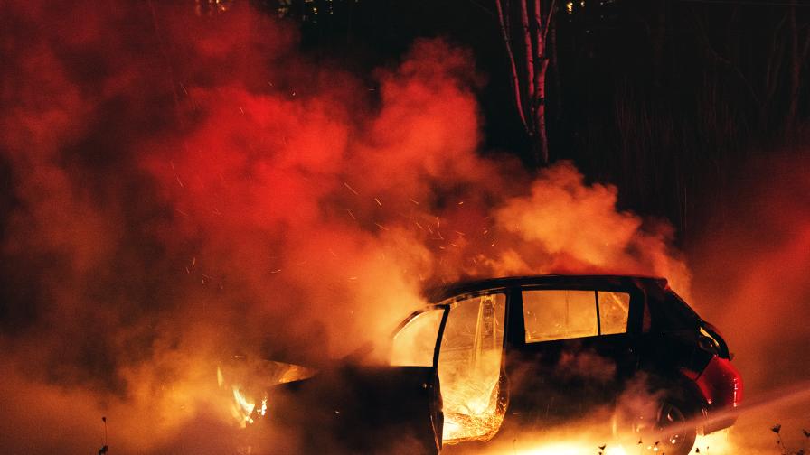 Подпалиха подземен паркинг във Враца, евакуиран е цял жилищен блок