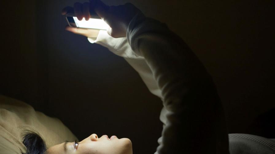 <p>Светлината през нощта увеличава риска от психични разстройства</p>