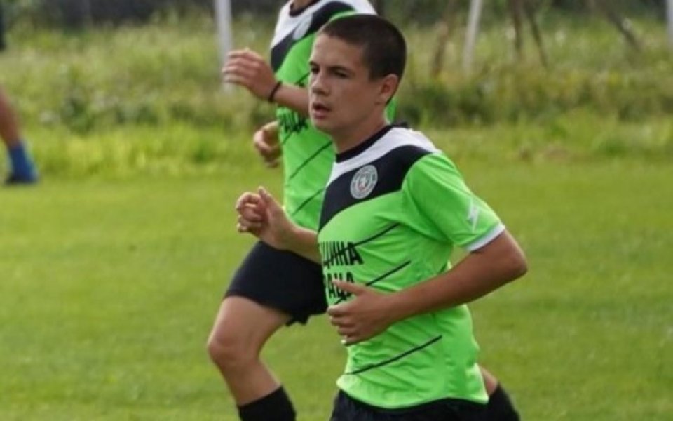 Роденият през 2008 година юноша на Ботев Враца Стивън Симеонов