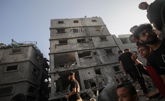 Израел засилва военните удари в Газа