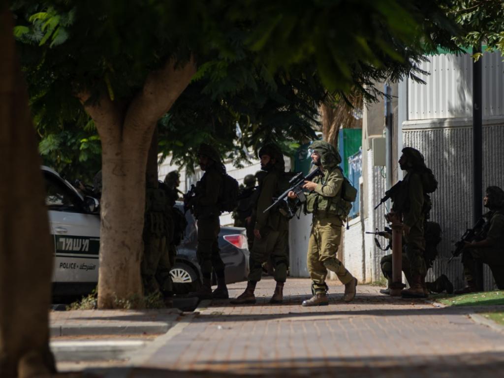 Над 200 души продължават да са заложници на Хамас в