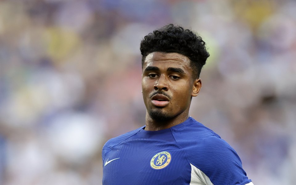 Испанският шампион Барселона се огледа в младежа на Челси Иън