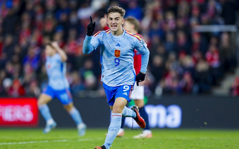 Норвегия и Испания играят при 0:1 в мач от група А