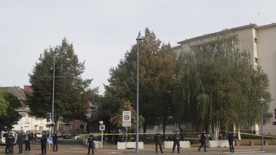 Бомбена заплаха във френското училище, в което бе убит преподавател