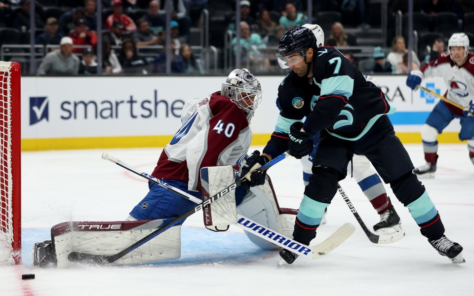 Александър Георгиев направи 27 спасявания при успех на Колорадо в НХЛ