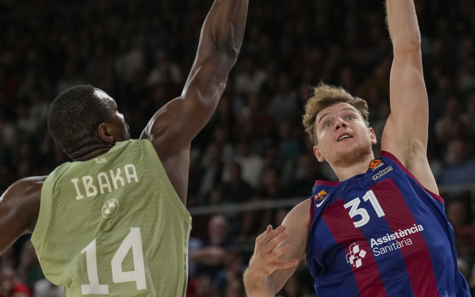 Испанският гранд Барселона победи убедително гостуващия Байерн Мюнхен с 98:59