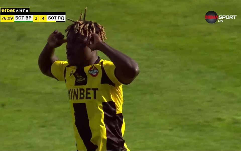 Ботев Пловдив отново излезе напред в резултата. Уме Емануел се