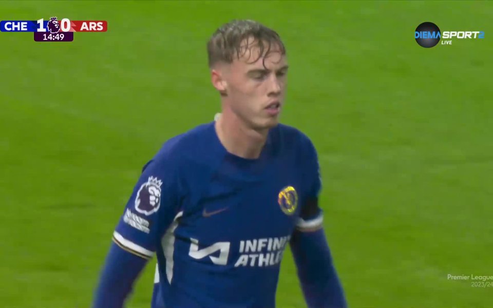 В 15-та минута. Мудрик стреля с глава, а Салиба игра