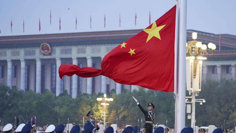 Подкупи, непрозрачна система и пълни джобове: "Системното гниене" на китайската армия