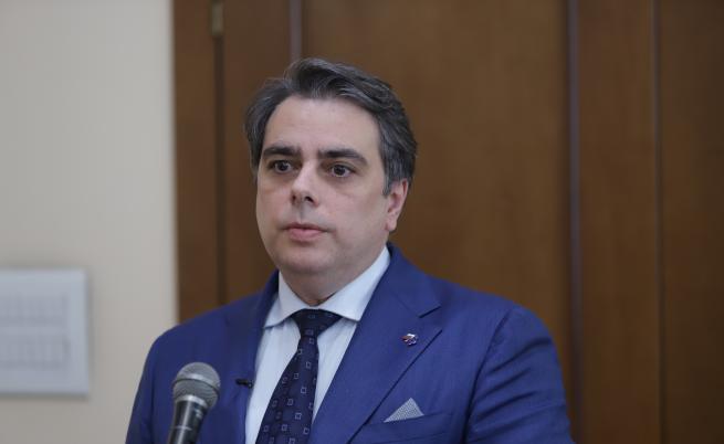 Асен Василев: Президентът Радев не е в час с политическите процеси в страната