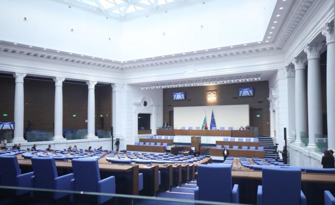 Сблъсък в парламента заради допълнителна такса за пренос на руски газ