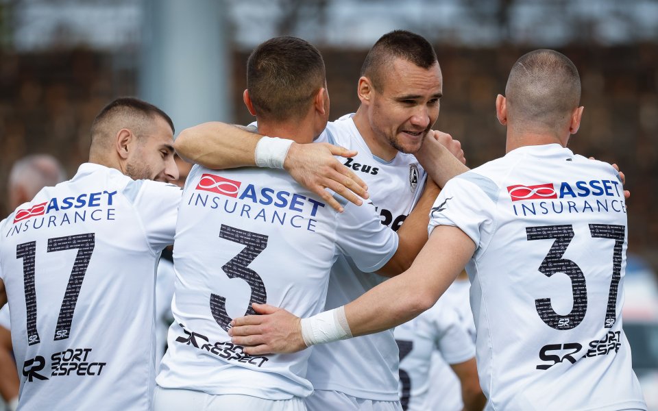 Славия и Крумовград играят при резултат 2:0 в първия мач