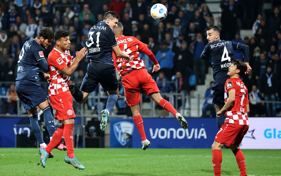 Бохум и Майнц завършиха при резултат 2:2 в мач от