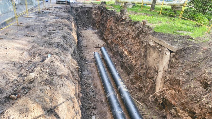 На метри от столична детска градина: Работници засегнаха газопровод