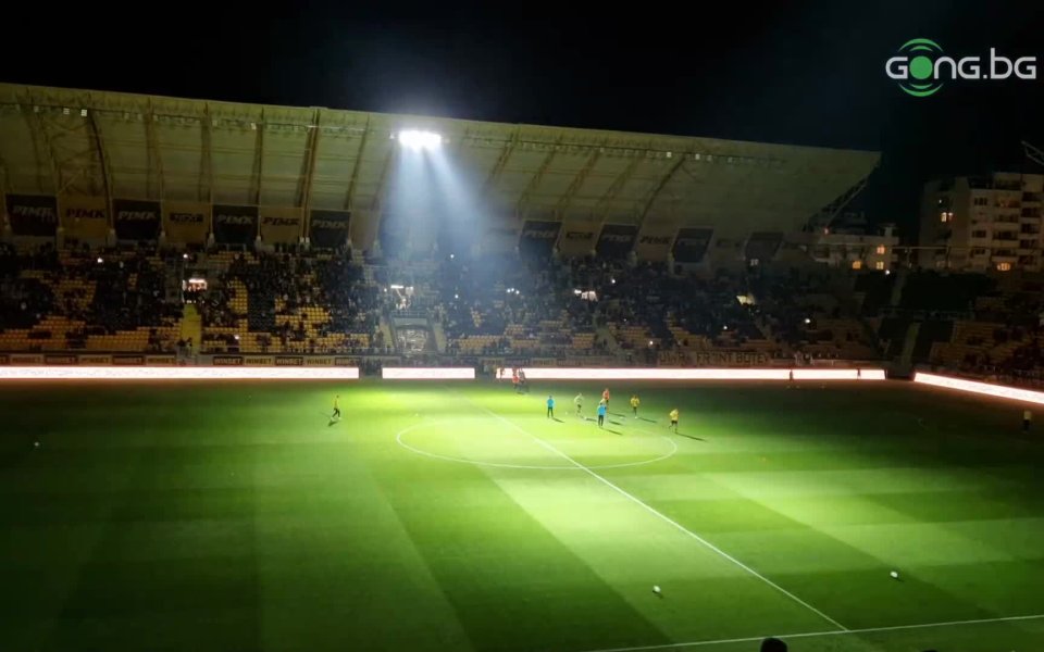 Ботев Пловдив и Локомотив Пловдив загряват на Колежа преди дербито