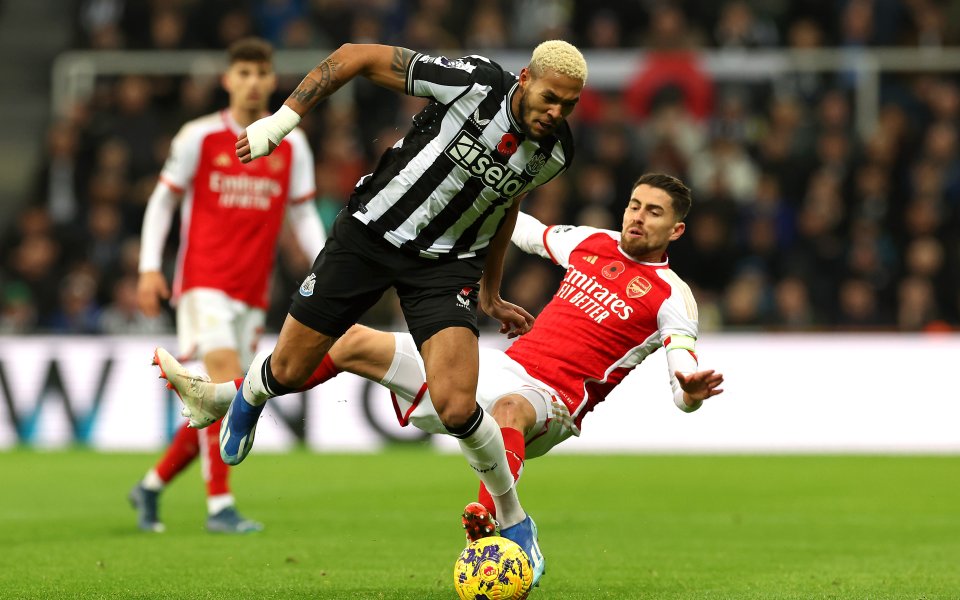 Отборите на Арсенал и Нюкасъл ще премерят сили в мач