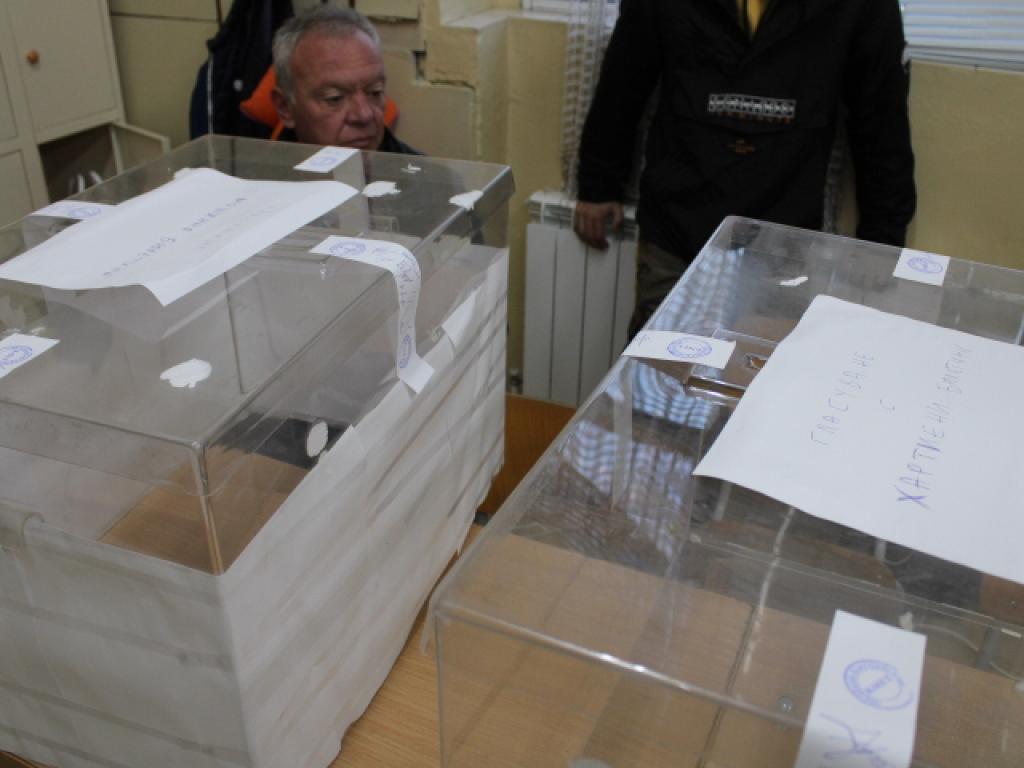 Избирателната активност в Пловдив към 09 00 часа е 1 1 сочат данните