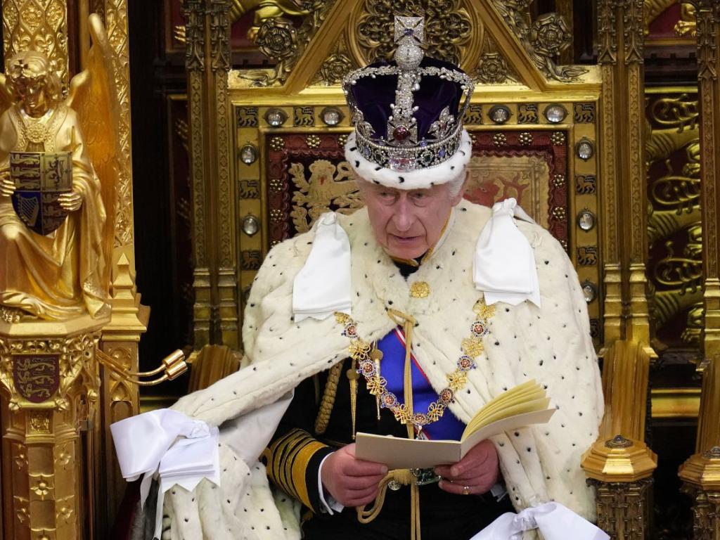 Кралят на Великобритания Чарлз III планира да абдикира предсрочно Това