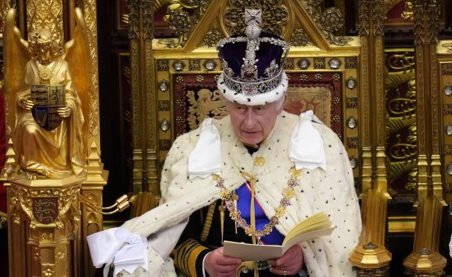 С триетажна торта и парти: Крал Чарлз III отбеляза ден по-рано 75-ия си рожден ден