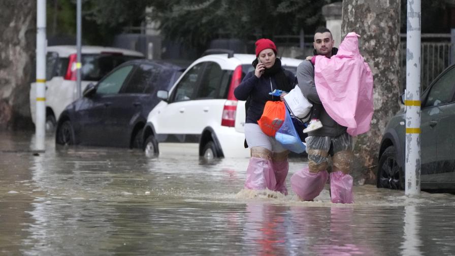 Воден апокалипсис: Бурята "Киърън" взе още жертви в Италия