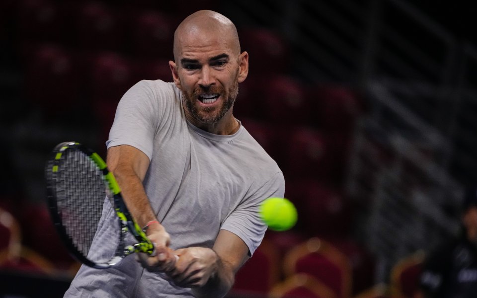 Адриан  Манарино постигна победа номер 200 в кариерата си на