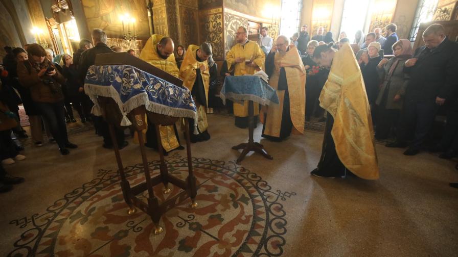 Първа литургия в Руската църква в София, след като храмът отвори отново