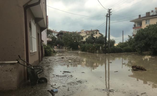 Воден ад в Турция: Наводненията взеха четири жертви