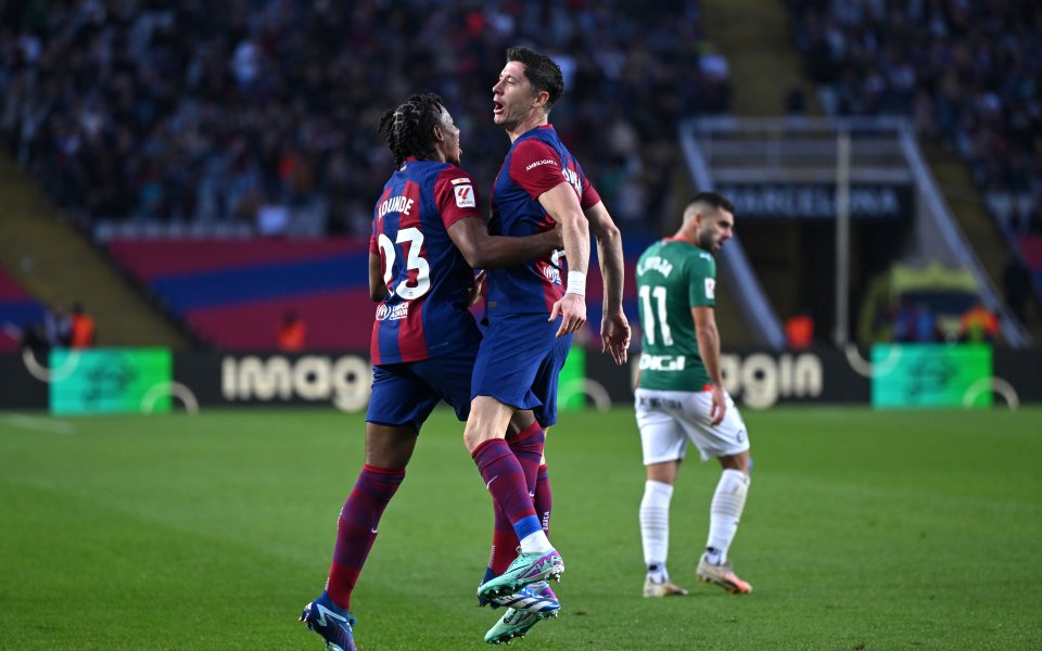 Отборите на Барселона и Алавес играят при резултат 2:1 в