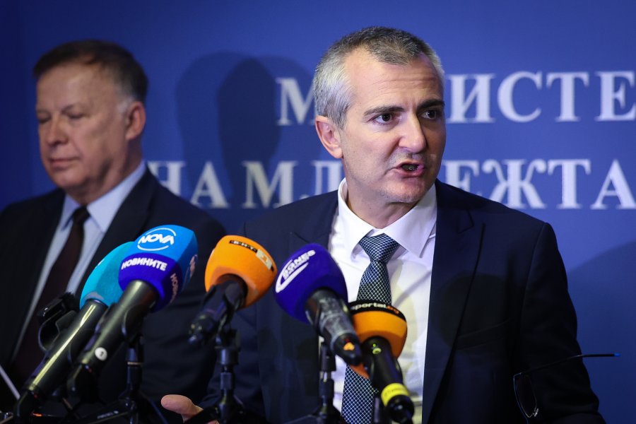 Среща на Министър Димитър Илиев с изключените от БФС клубове1