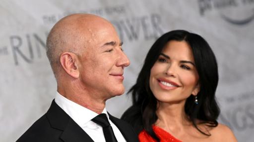 <p>Невероятното дарение от милиони на Джеф Безос и Лорън Санчес</p>