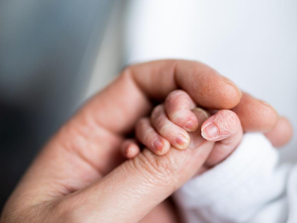 Майката подала сигнала за разменените бебета осъди болница Шейново съобщи
