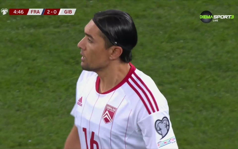 В 5-ата минута Мбапе изведе Гризман, който шутира към вратата.