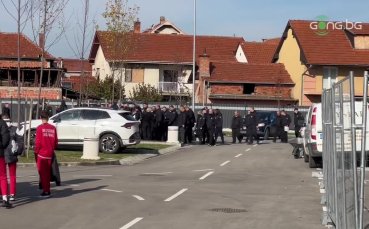 Сериозно присъствие на полиция се забелязва преди двубоя между Сърбия