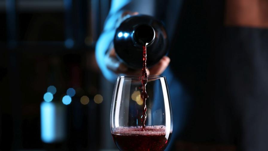 Защо червеното вино предизвиква главоболие?