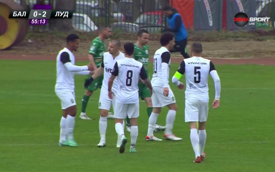 С началото на второто полувреме на мача с Балкан орлите