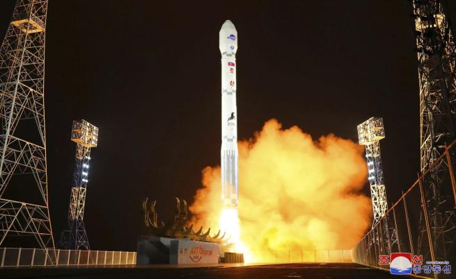Северна Корея изстреля още две балистични ракети към Японско море