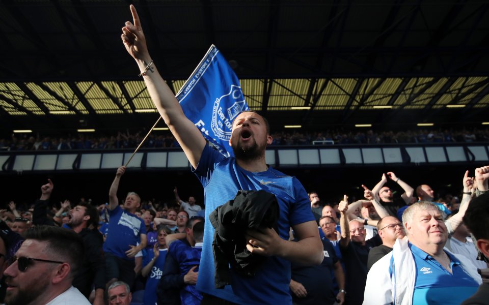 Феновете на Евертън не останаха безучастни, след като клубът им