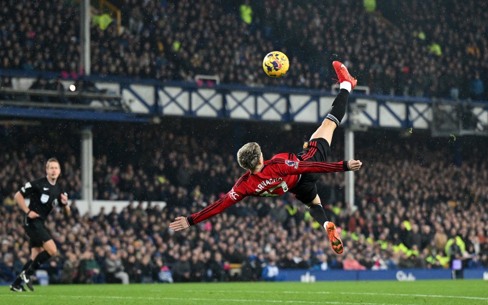 Евертън приема Манчестър Юнайтед в напечен мач от 13-ия кръг