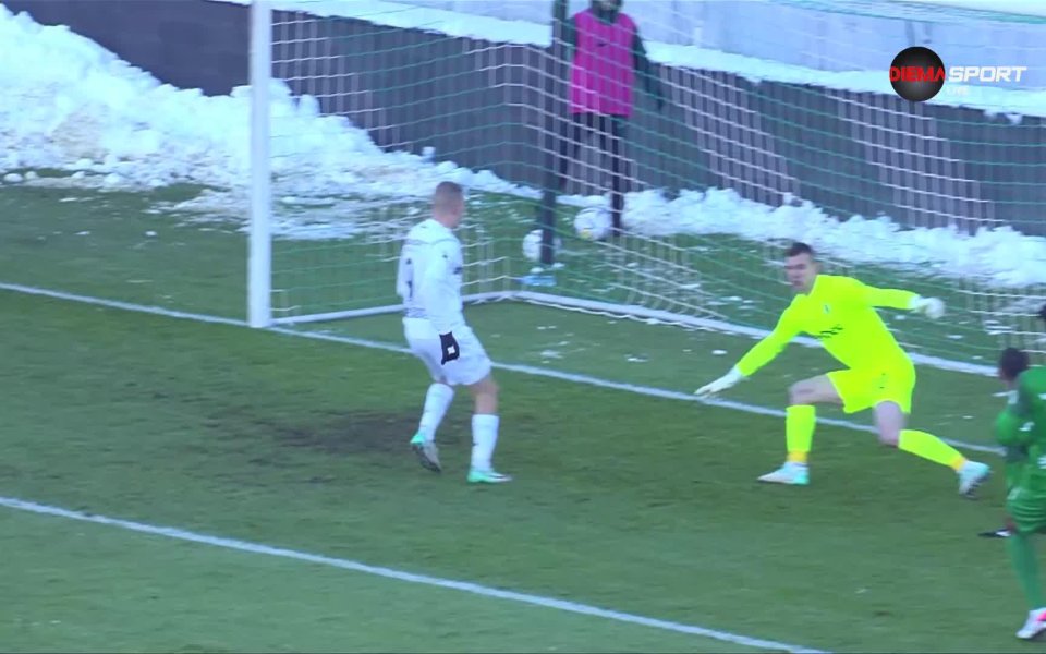 Малшанс! Футболист на Лудогорец си отбеляза автогол (видео) БГ Футбол
