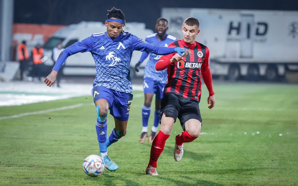 Жереми Петрис вече е играч на белгийския Шарльороа, научи Gong.bg.