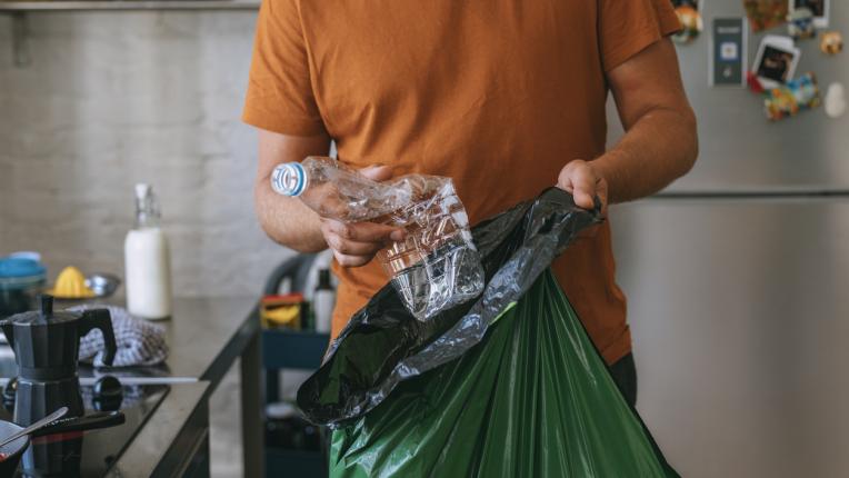  Не правете тези 6 неща, тъй като притеглят безпаричие и приблеми 