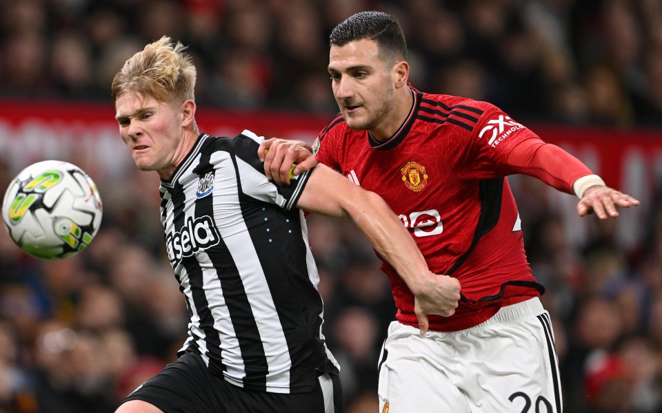 Нюкасъл посреща Манчестър Юнайтед в мач от 14-я кръг на