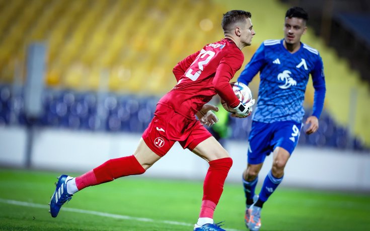 Феновете на Локомотив Пловдив избраха Хоркаш за 