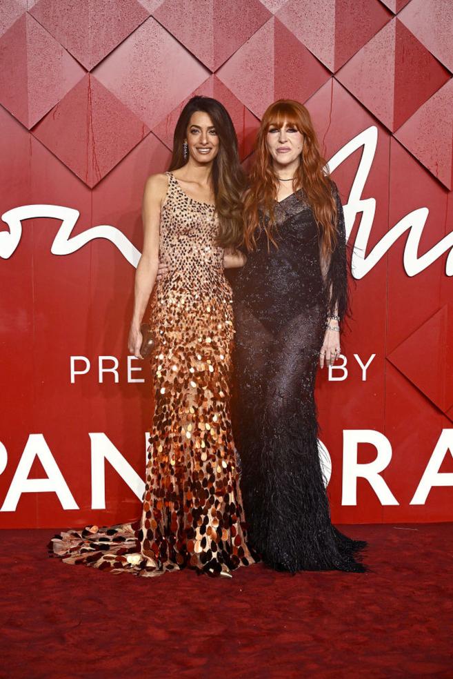  Амал и Шарлот Тилбъри 