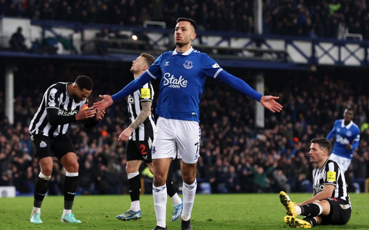 Кристъл Палас договори крило на Евертън