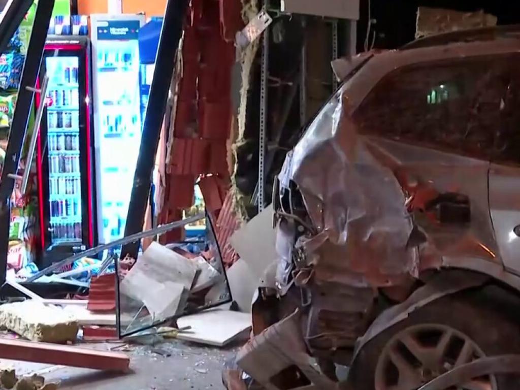 Кола се вряза в магазин в София Инцидентът е станал