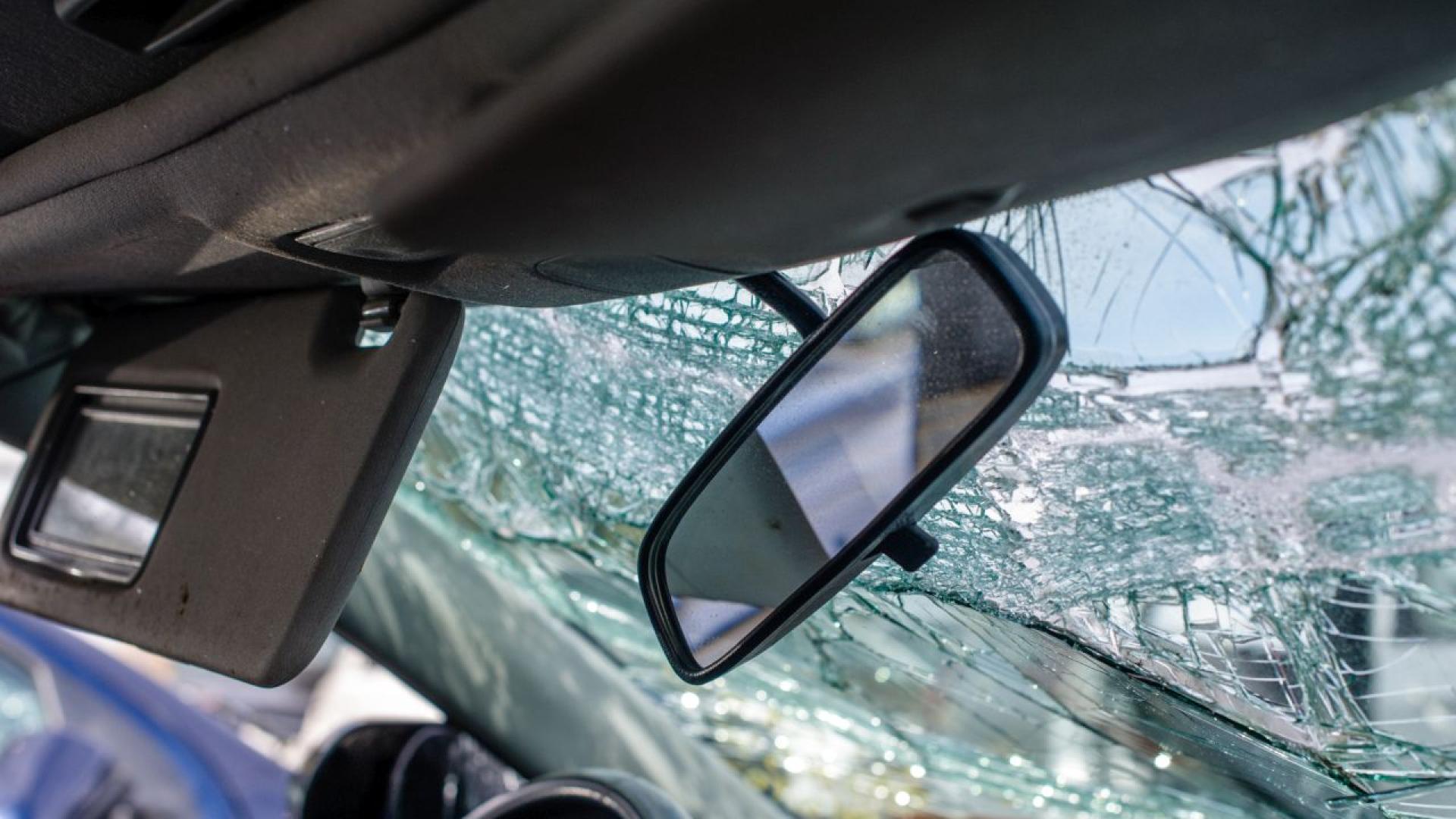 Самокатастрофирал автомобил затвори движението в тунел Железница в посока София