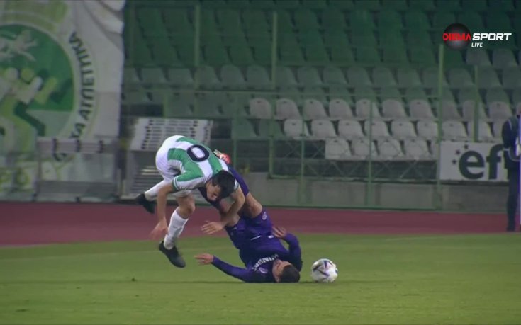 Етър остана с човек по-малко след глупав червен картон